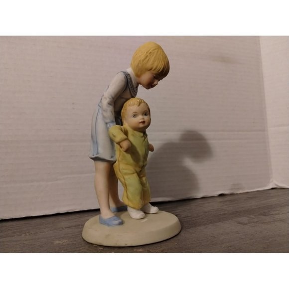Frances Hook Figurine 6171 1980 HELPING HANDS from A Child's World Series Signed - Picture 1 of 7